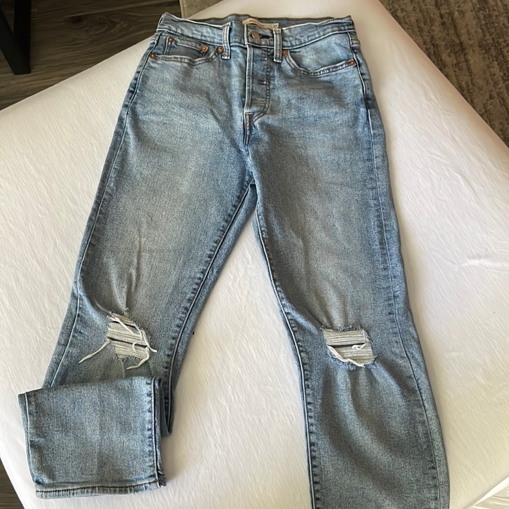 Womens Levi mom jeans, super cute, shapes butt very well.